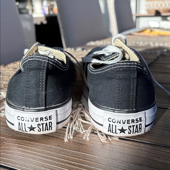 Converse Black and White Low-Top Sneakers 11.5 - Picture 6 of 9